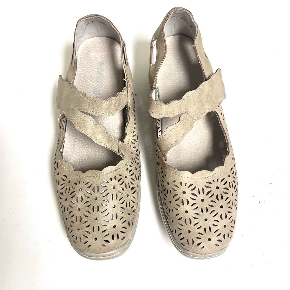 NEW PATRIZIA Trudy Light Taupe Womens Mary Jane Shoes stencil cut out boho 7M
